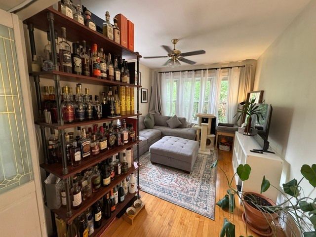 4157 N Wolcott Avenue 2N, Chicago, IL 60613