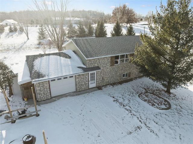 2866 60th Street, Vinton, IA 52349