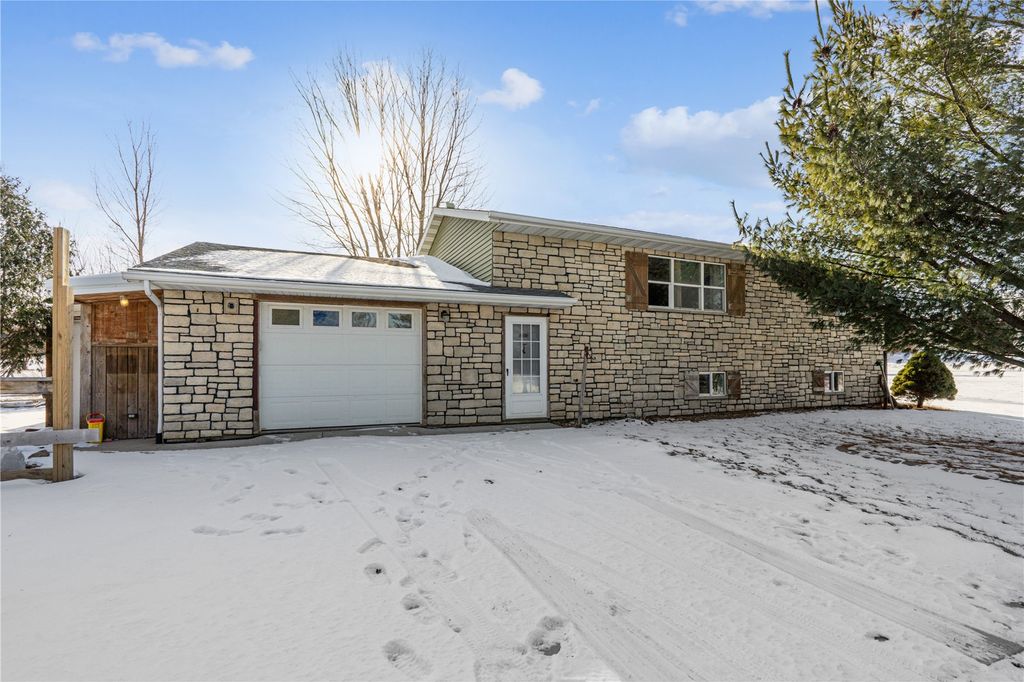 2866 60th Street, Vinton, IA 52349