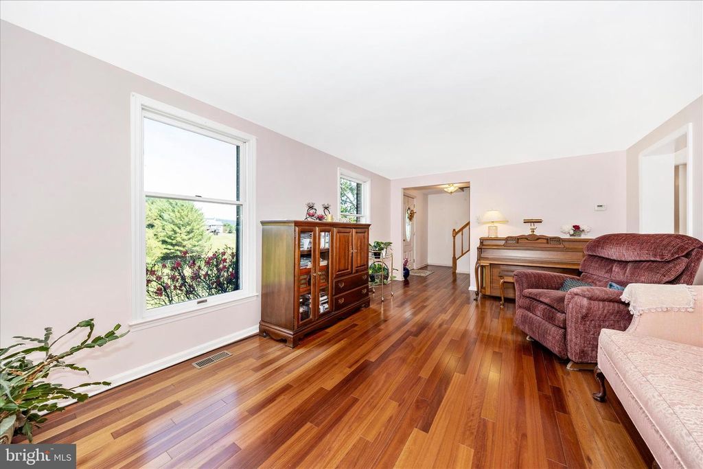 Image 2 of property listing at 1149 MARTHAS CT E, Knoxville, MD 21758