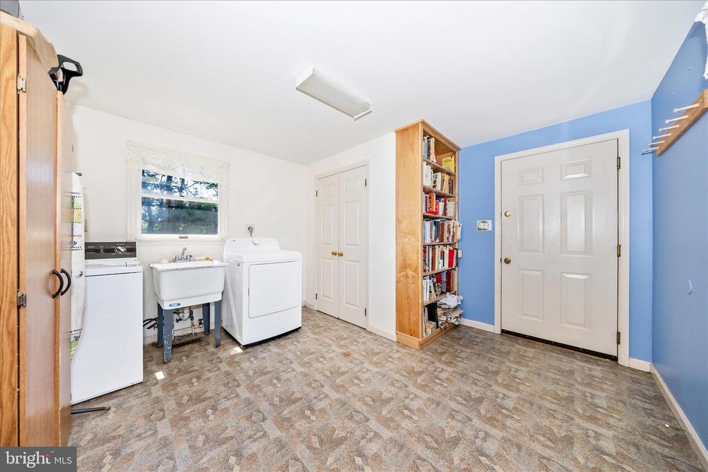 Image 16 of property listing at 1149 MARTHAS CT E, Knoxville, MD 21758