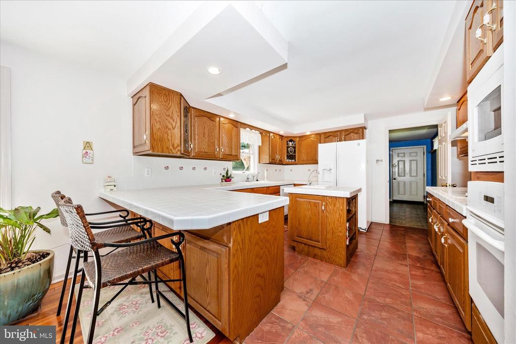 Image 3 of property listing at 1149 MARTHAS CT E, Knoxville, MD 21758