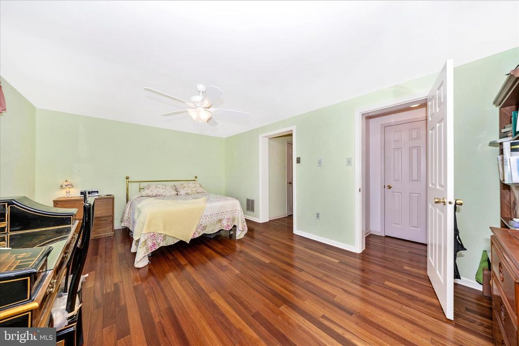 Image 21 of property listing at 1149 MARTHAS CT E, Knoxville, MD 21758
