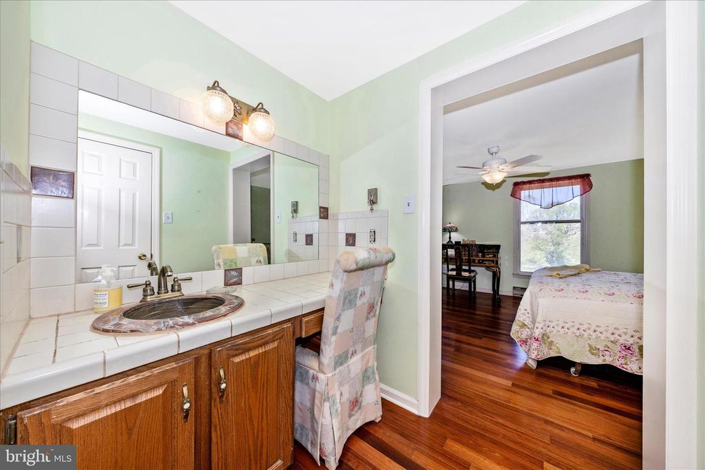 Image 24 of property listing at 1149 MARTHAS CT E, Knoxville, MD 21758