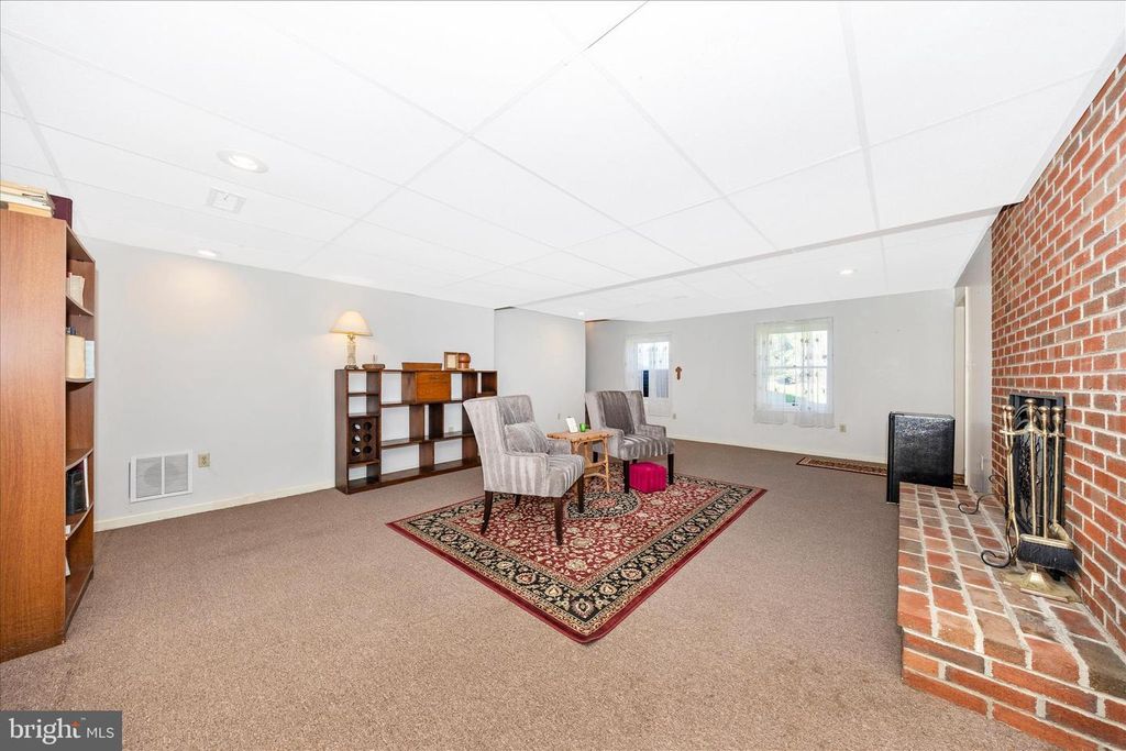 Image 33 of property listing at 1149 MARTHAS CT E, Knoxville, MD 21758
