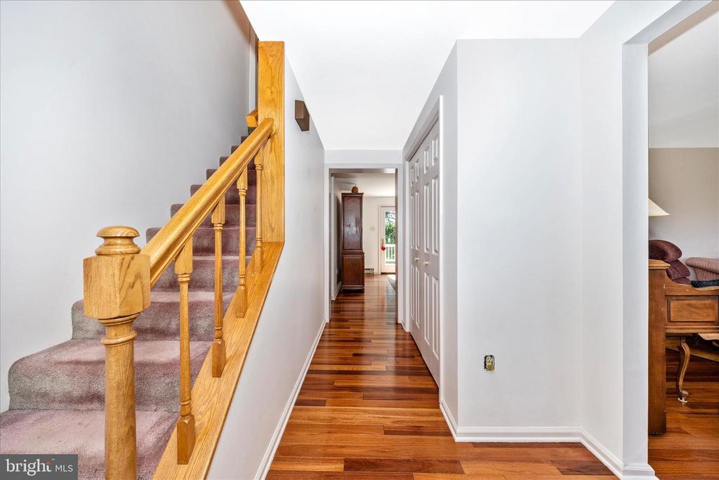 Image 5 of property listing at 1149 MARTHAS CT E, Knoxville, MD 21758