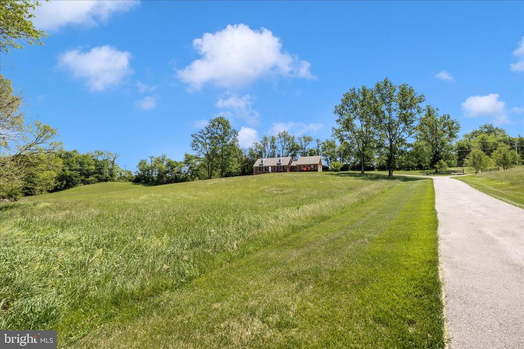 Image 42 of property listing at 1149 MARTHAS CT E, Knoxville, MD 21758