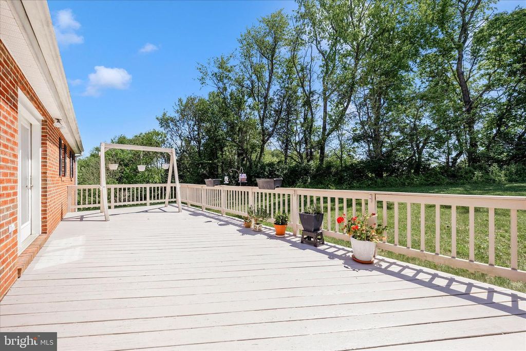 Image 49 of property listing at 1149 MARTHAS CT E, Knoxville, MD 21758