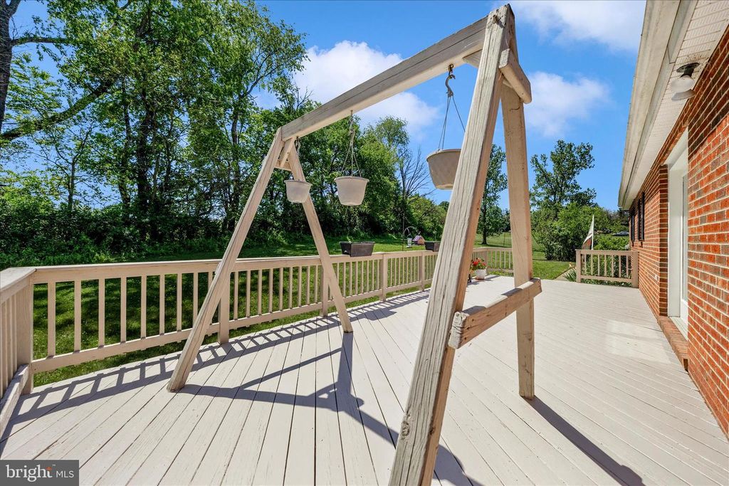 Image 50 of property listing at 1149 MARTHAS CT E, Knoxville, MD 21758