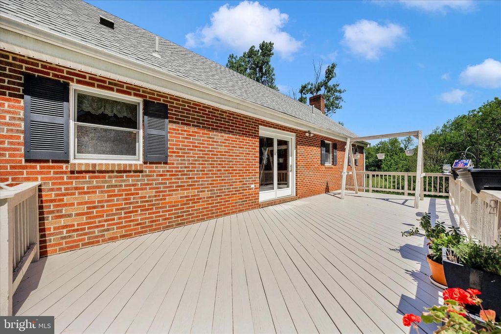 Image 51 of property listing at 1149 MARTHAS CT E, Knoxville, MD 21758