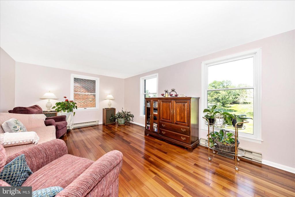 Image 7 of property listing at 1149 MARTHAS CT E, Knoxville, MD 21758