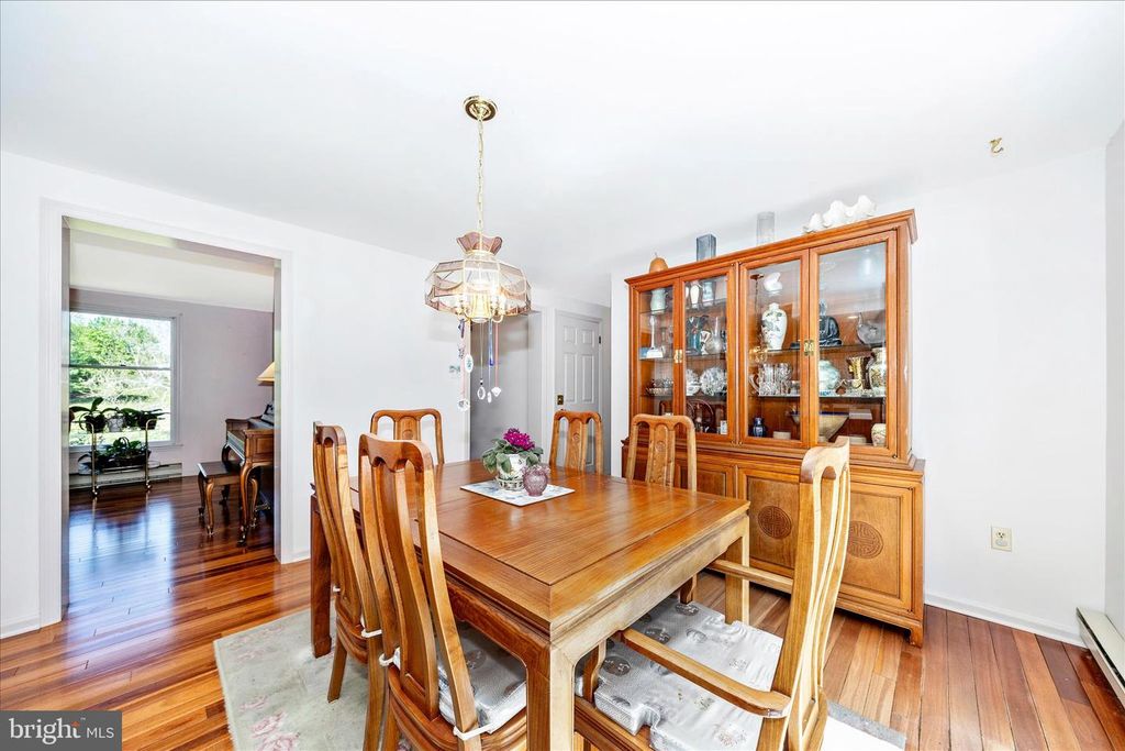 Image 9 of property listing at 1149 MARTHAS CT E, Knoxville, MD 21758