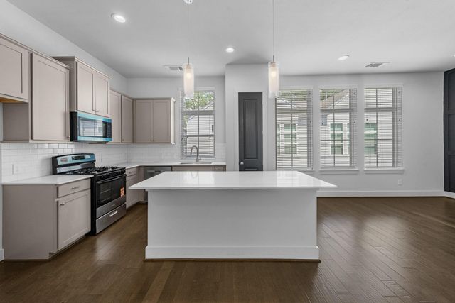 6033 Cypress Street, Houston, TX 77074