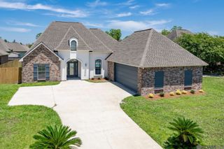 19934 Pecan Hill Dr, Zachary, LA 70791