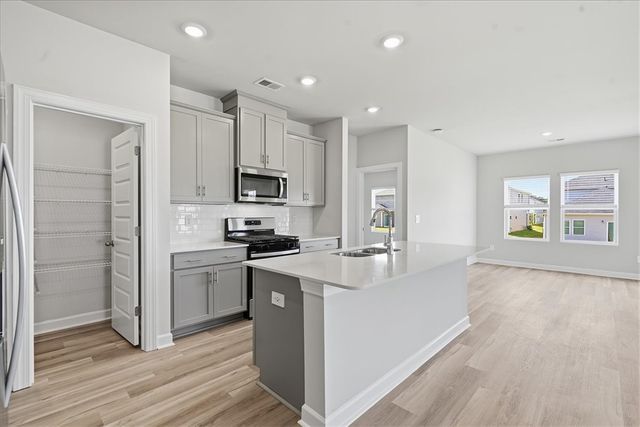 931 Rising Oak Court, Spartanburg, SC 29301