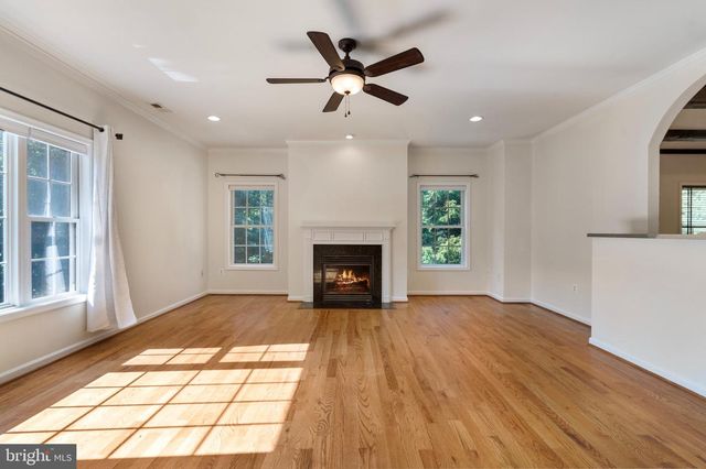 12 RED SQUIRREL RD, Harpers Ferry, WV 25425