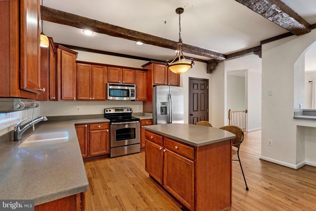 12 RED SQUIRREL RD, Harpers Ferry, WV 25425