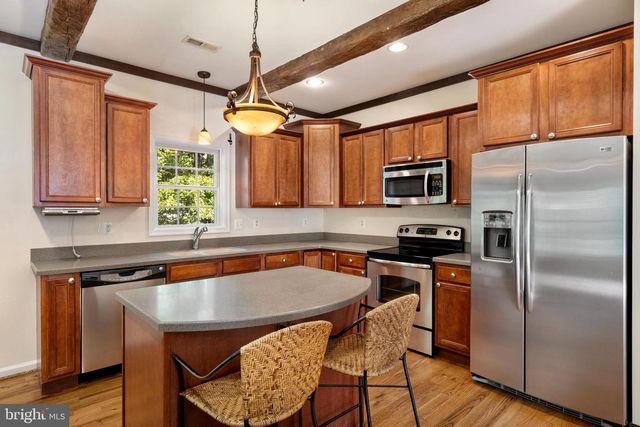 12 RED SQUIRREL RD, Harpers Ferry, WV 25425