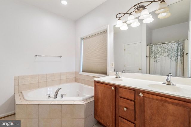 12 RED SQUIRREL RD, Harpers Ferry, WV 25425