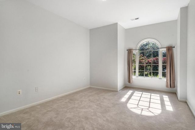 12 RED SQUIRREL RD, Harpers Ferry, WV 25425