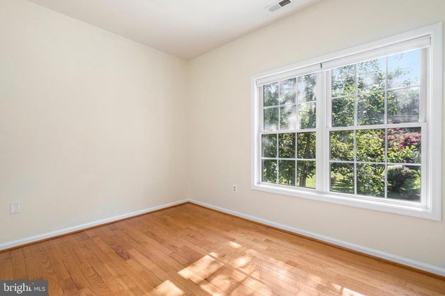 12 RED SQUIRREL RD, Harpers Ferry, WV 25425