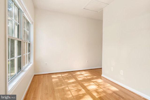 12 RED SQUIRREL RD, Harpers Ferry, WV 25425