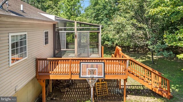 12 RED SQUIRREL RD, Harpers Ferry, WV 25425