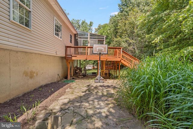 12 RED SQUIRREL RD, Harpers Ferry, WV 25425