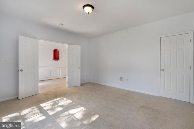 12 RED SQUIRREL RD, Harpers Ferry, WV 25425