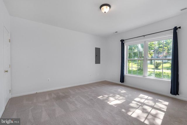 12 RED SQUIRREL RD, Harpers Ferry, WV 25425
