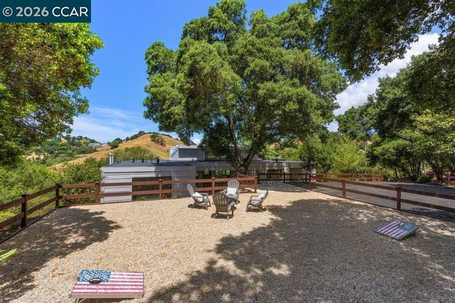 16 Sunnyside Ct, Orinda, CA 94563
