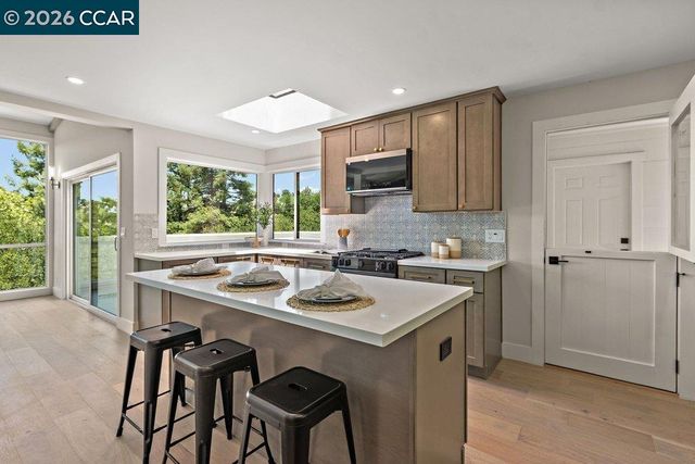 16 Sunnyside Ct, Orinda, CA 94563