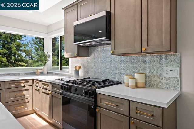 16 Sunnyside Ct, Orinda, CA 94563