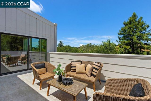 16 Sunnyside Ct, Orinda, CA 94563