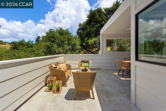 16 Sunnyside Ct, Orinda, CA 94563
