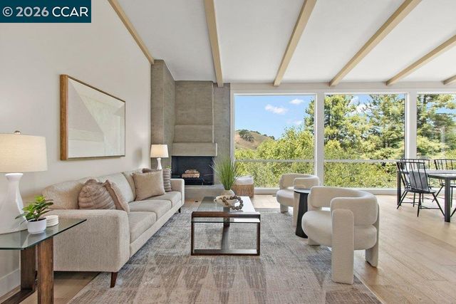 16 Sunnyside Ct, Orinda, CA 94563