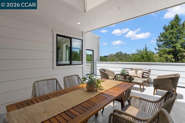 16 Sunnyside Ct, Orinda, CA 94563