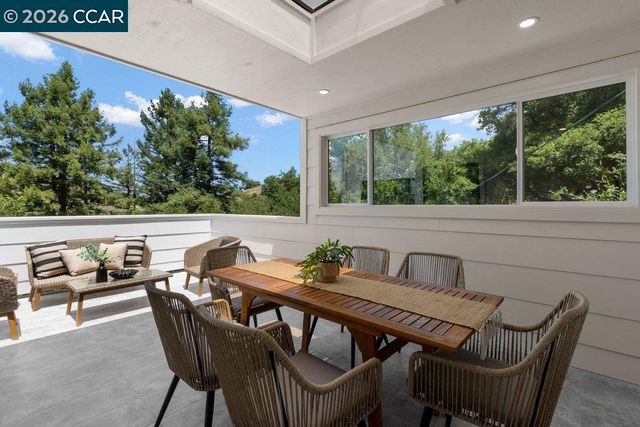 16 Sunnyside Ct, Orinda, CA 94563