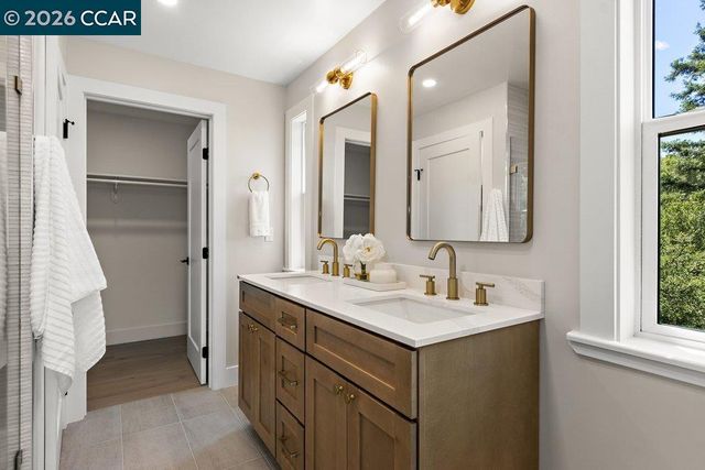 16 Sunnyside Ct, Orinda, CA 94563