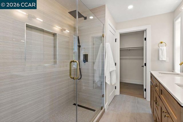 16 Sunnyside Ct, Orinda, CA 94563