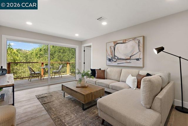 16 Sunnyside Ct, Orinda, CA 94563