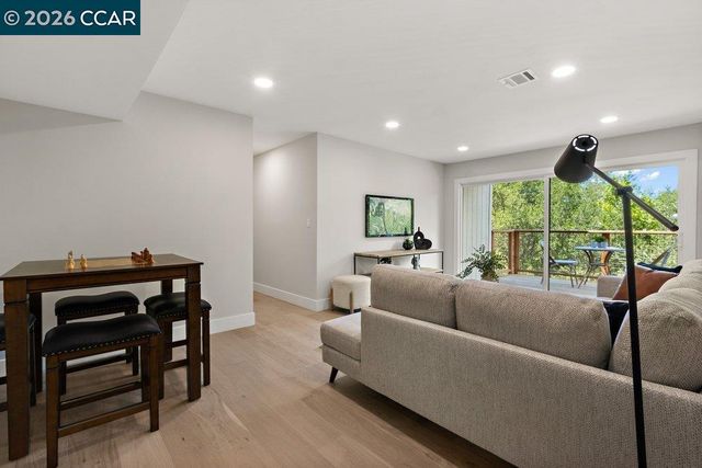 16 Sunnyside Ct, Orinda, CA 94563