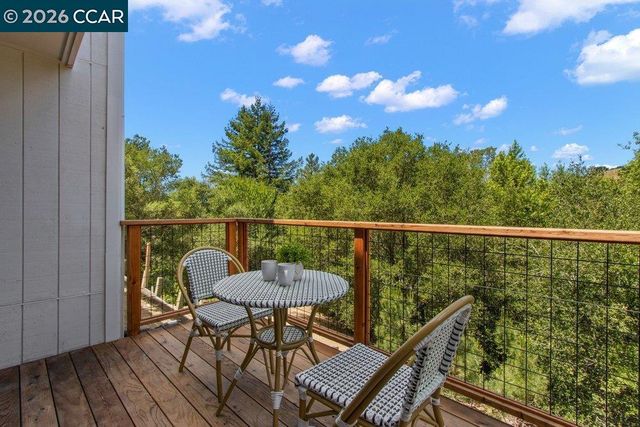 16 Sunnyside Ct, Orinda, CA 94563