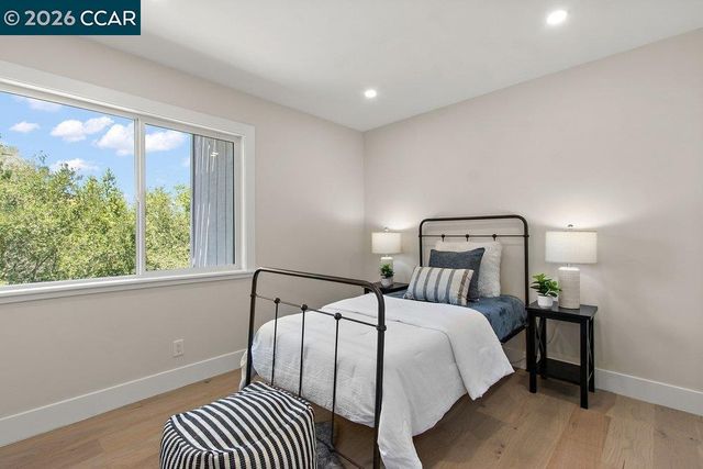 16 Sunnyside Ct, Orinda, CA 94563