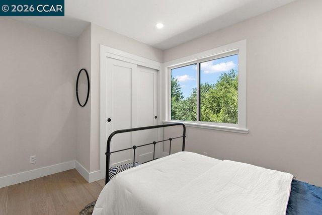 16 Sunnyside Ct, Orinda, CA 94563