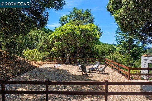 16 Sunnyside Ct, Orinda, CA 94563