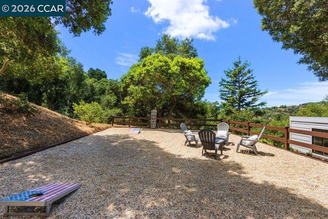 16 Sunnyside Ct, Orinda, CA 94563