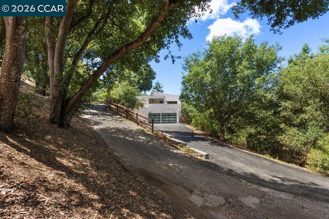 16 Sunnyside Ct, Orinda, CA 94563