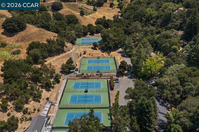 16 Sunnyside Ct, Orinda, CA 94563