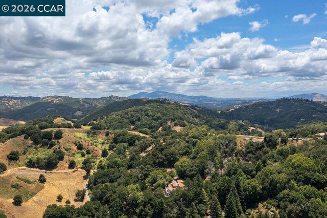 16 Sunnyside Ct, Orinda, CA 94563